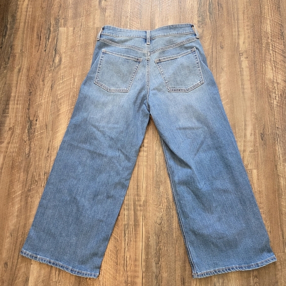 Old Navy High-Rise Wow Wide Leg Cropped Jeans Size 2 Short Light Wash - Picture 4 of 10